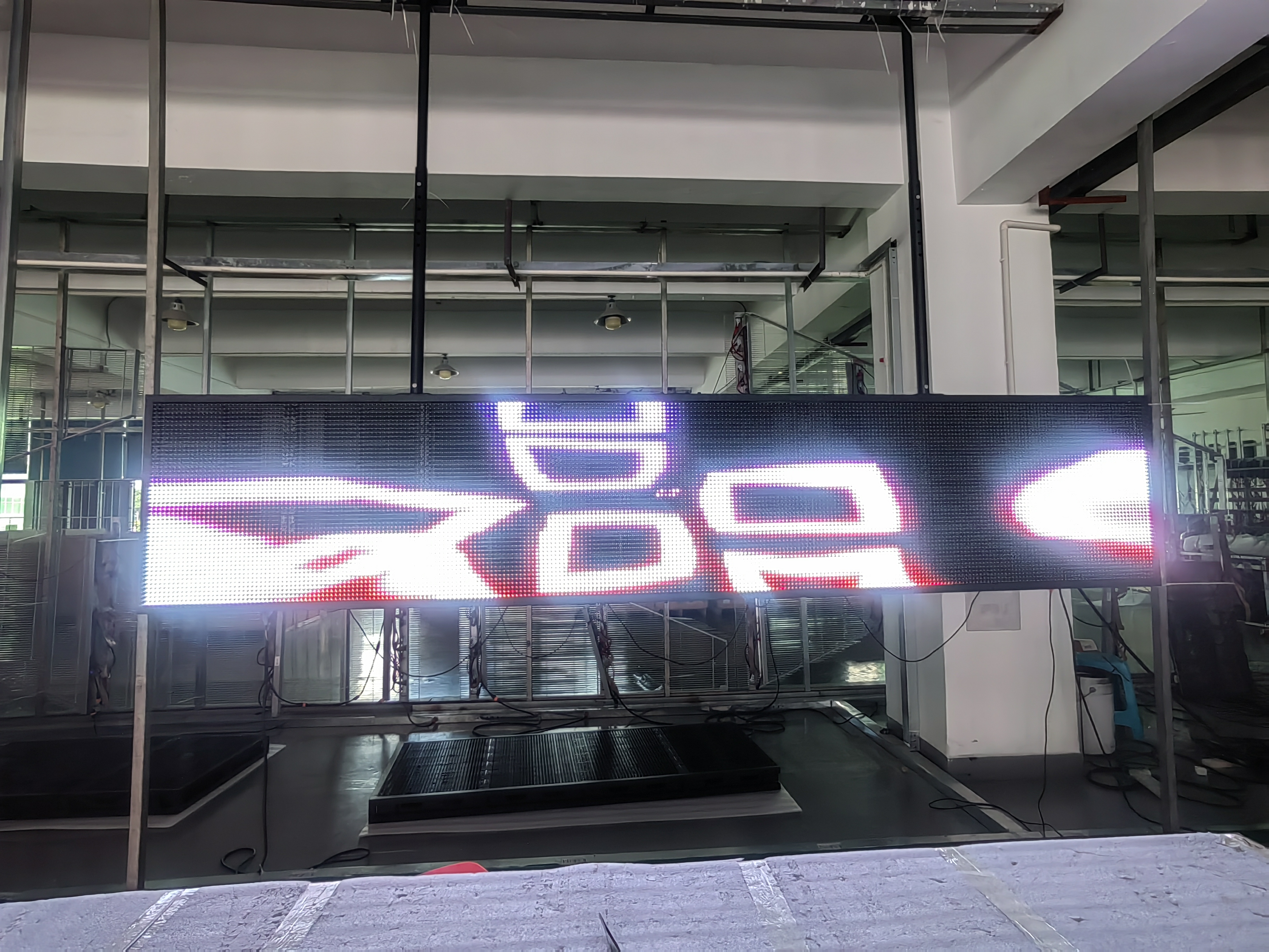 透風不透光LED交通格柵屏